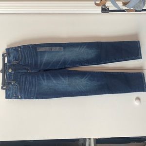 Brand new with tags American Eagle jeans. Size 0/short super stretch.
